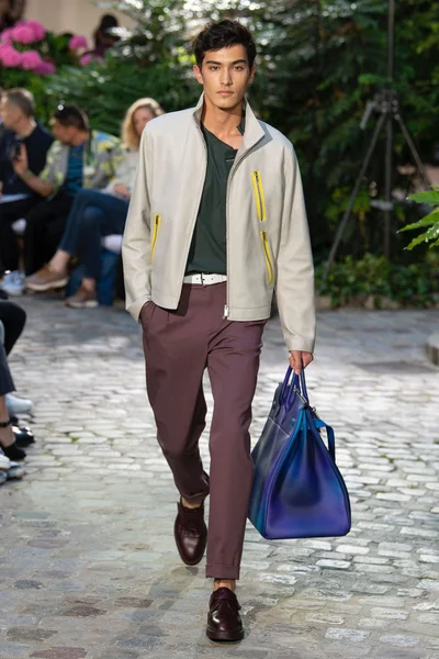 Look 10